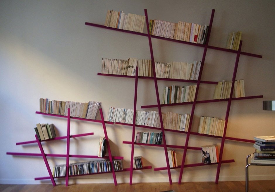 Книжные полки во всю стену