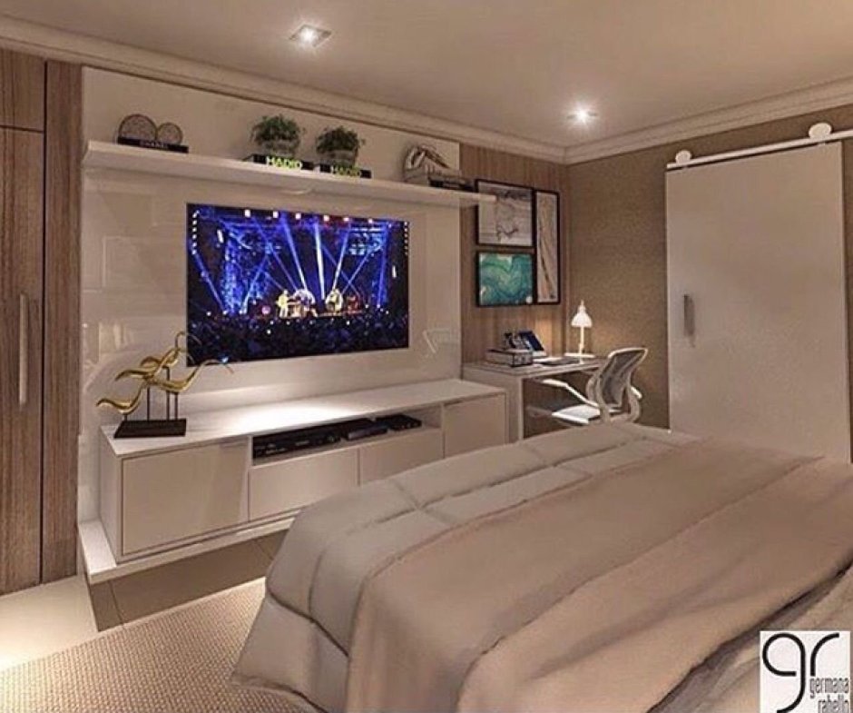 Телевизор в спальне