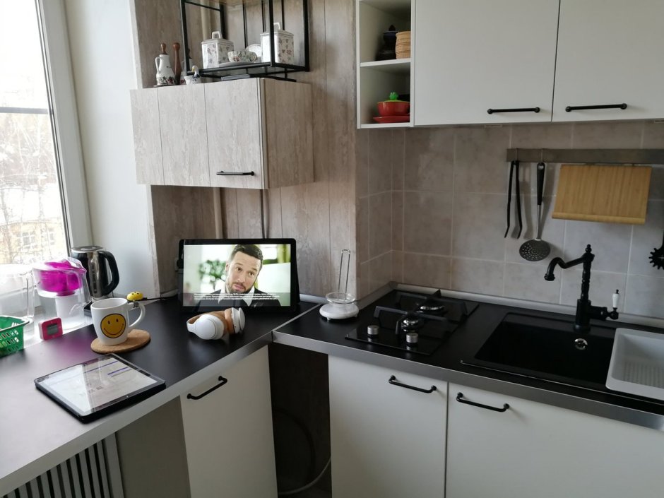 Маленькая кухня подоконник столешница 2на3м