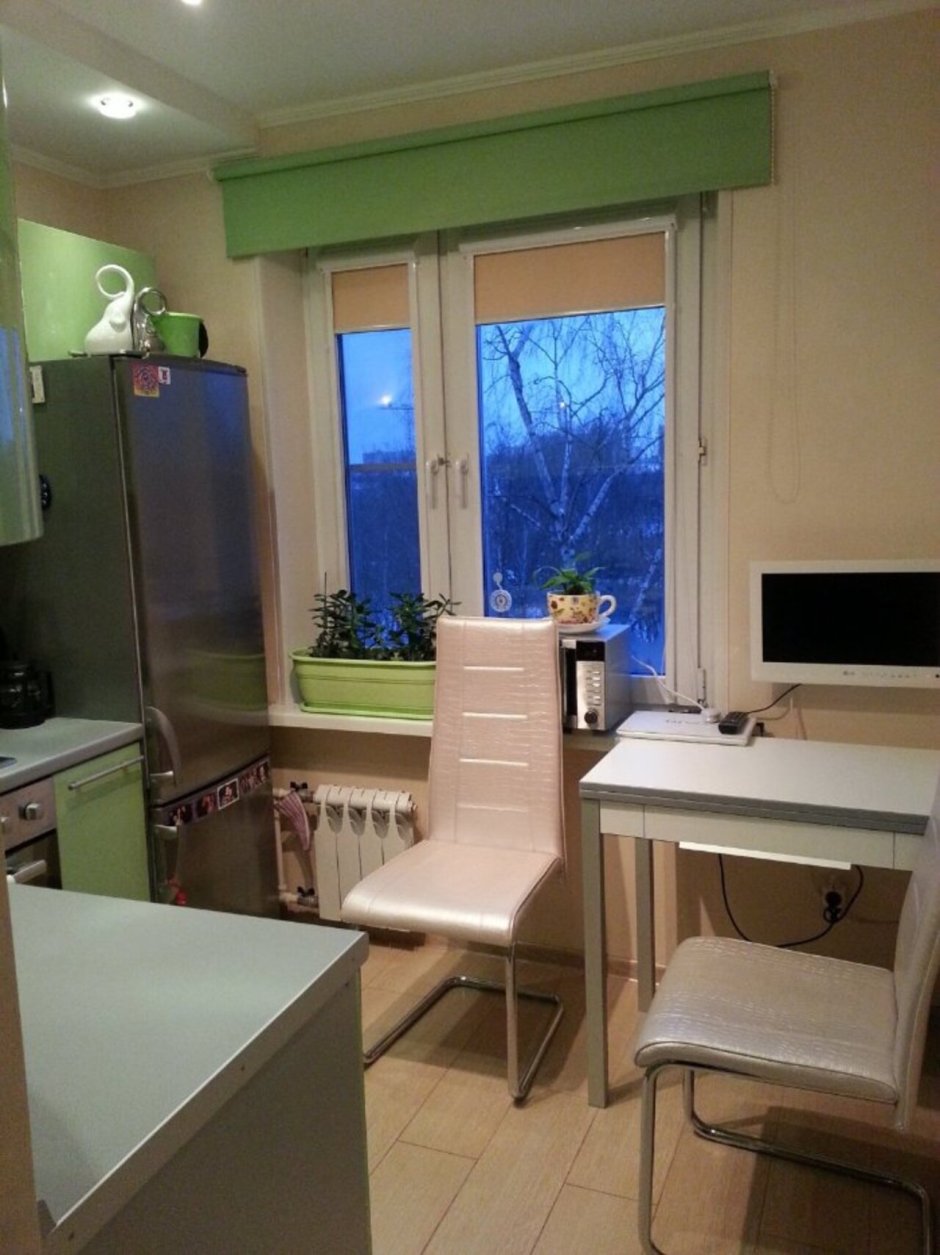 СВЧ на подоконник в кухне