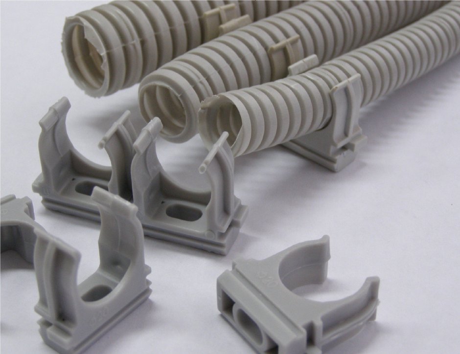 Клипса для трубы d20мм Рувинил