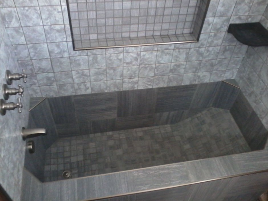 Самодельная ванна из плитки