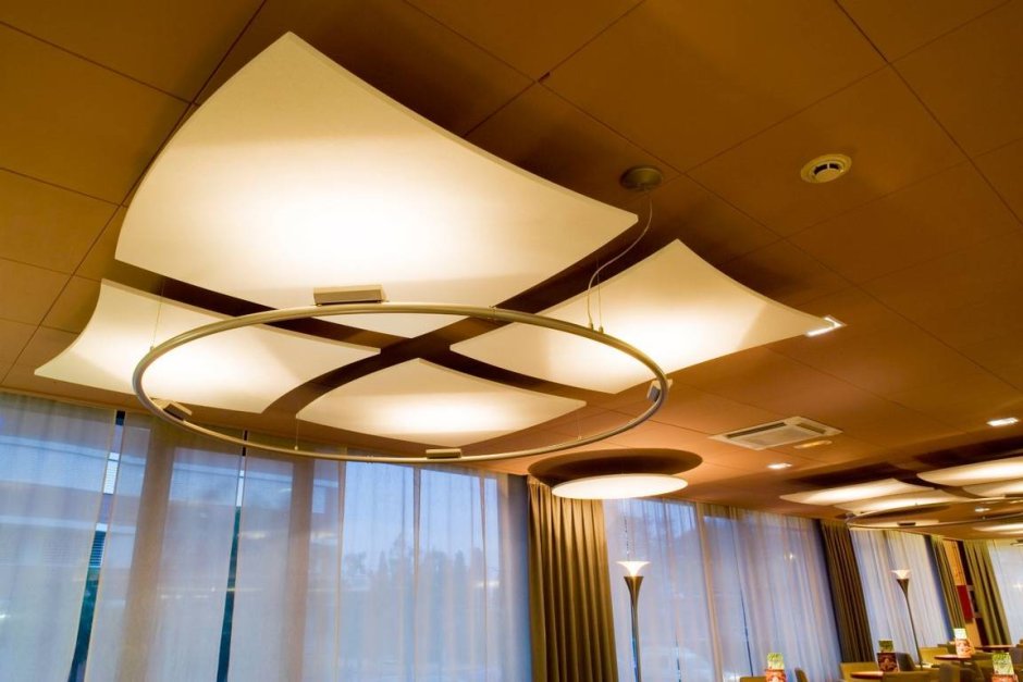 Дизайнерский потолок в офис Армстронг