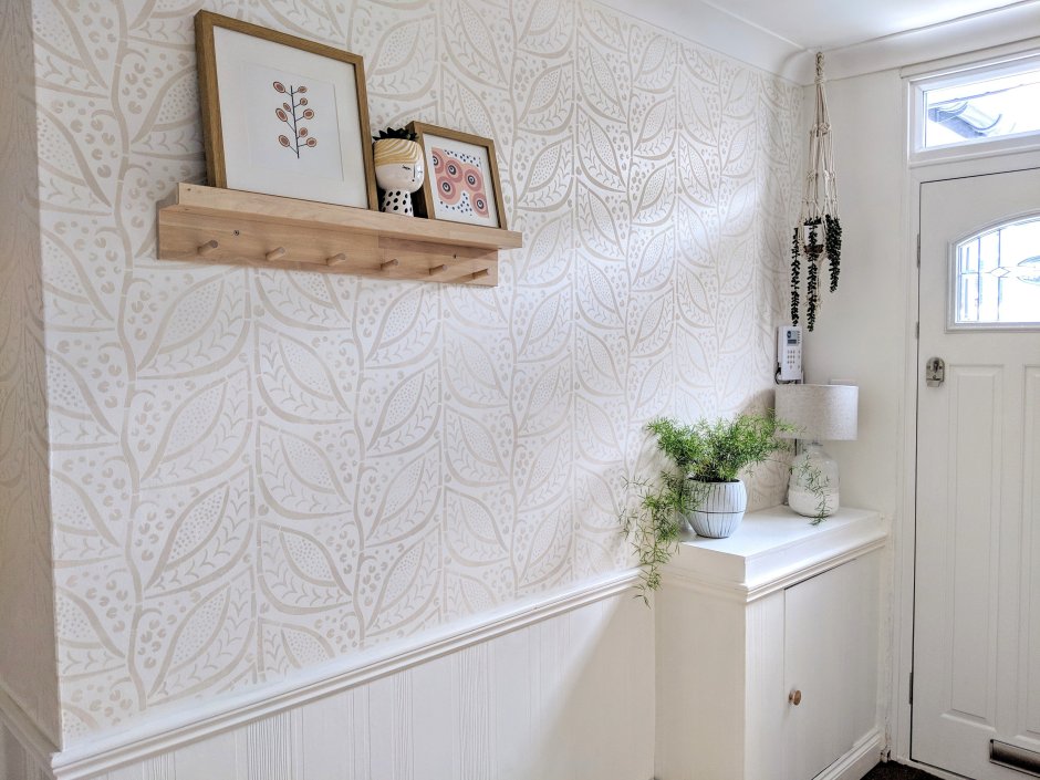 Стена наполовину