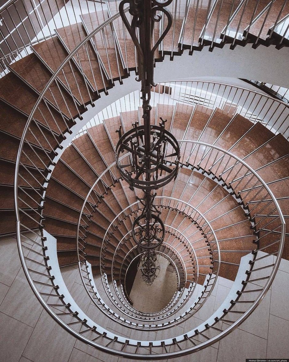 Винтовая лестница в храме