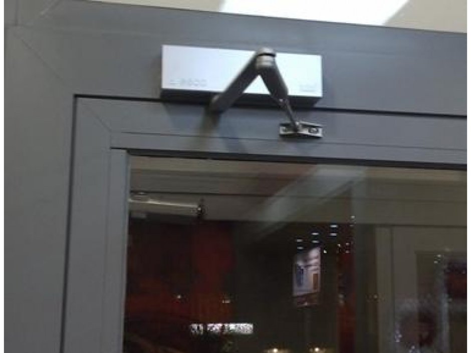 Доводчики для входных дверей