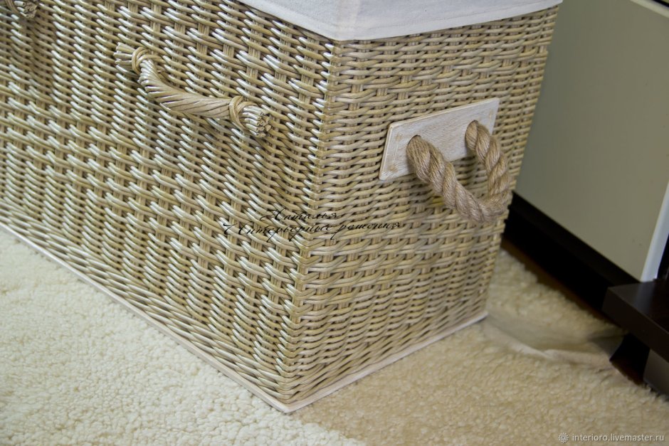 Плетеный органайзер из газетных