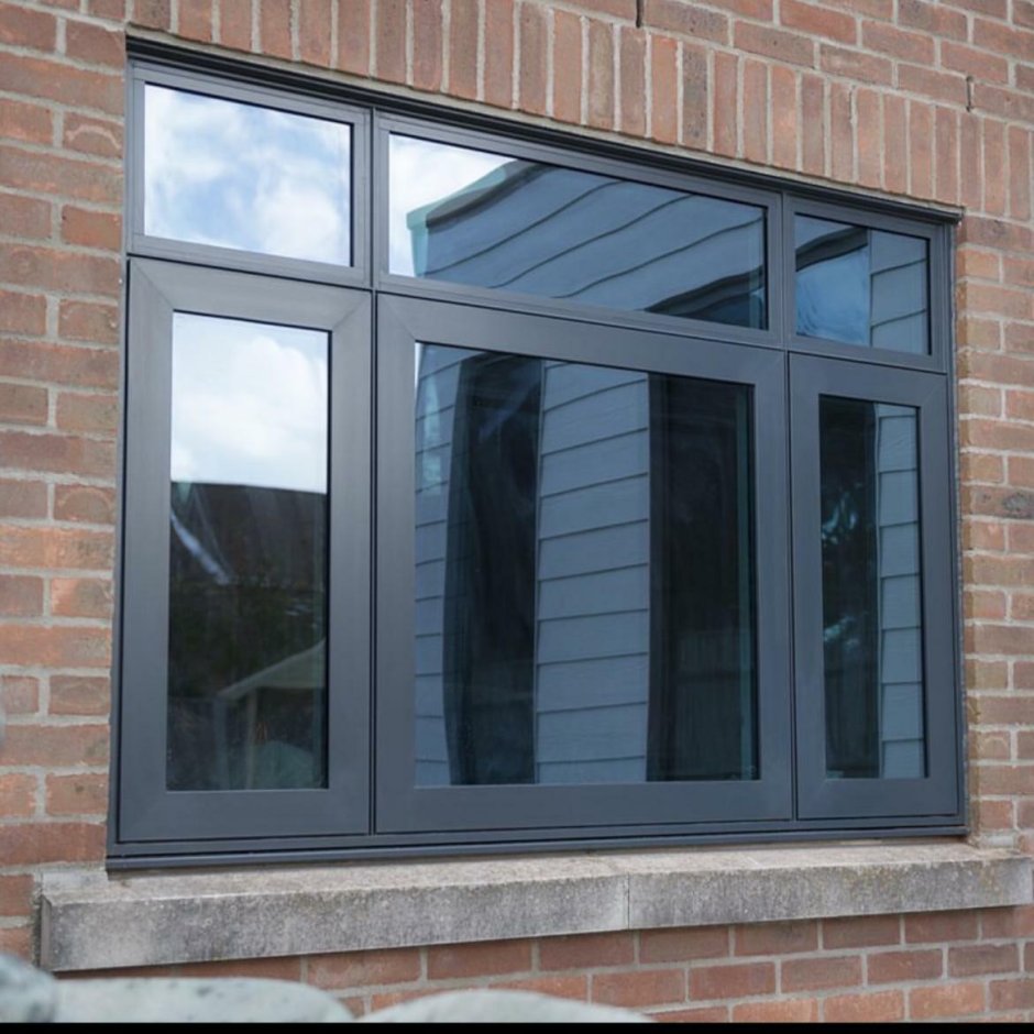 Тёмные окна в частном доме