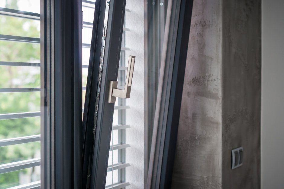 Серые окна ПВХ