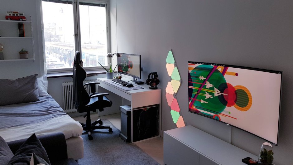 Интерьер игровой комнаты для геймеров