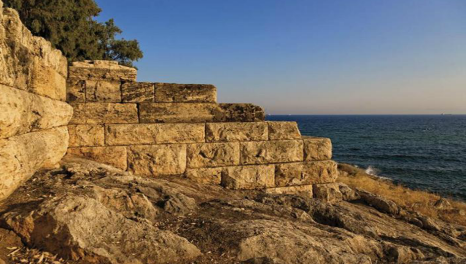 Пирей Греция стена