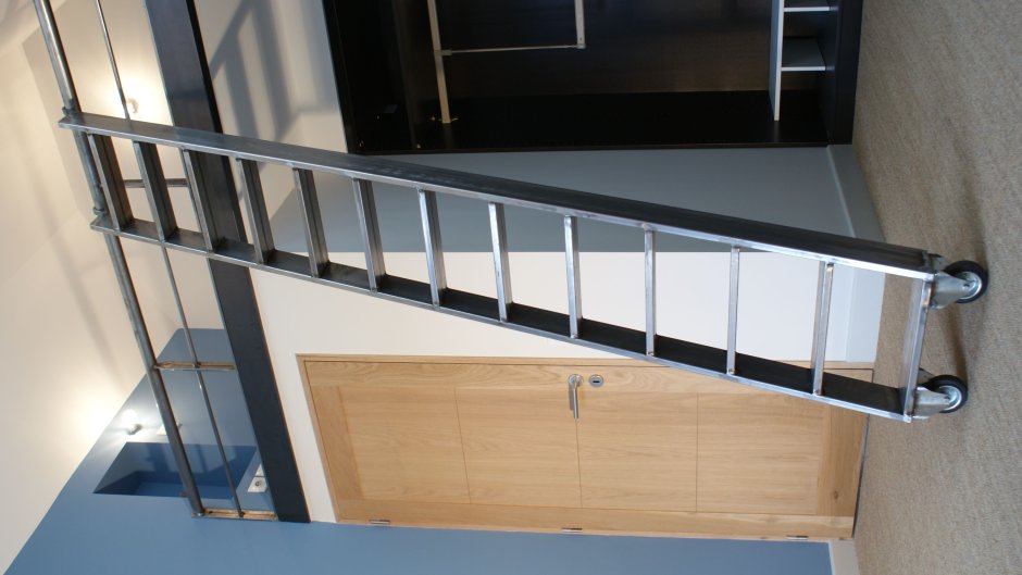 Лестница деревянная приставная