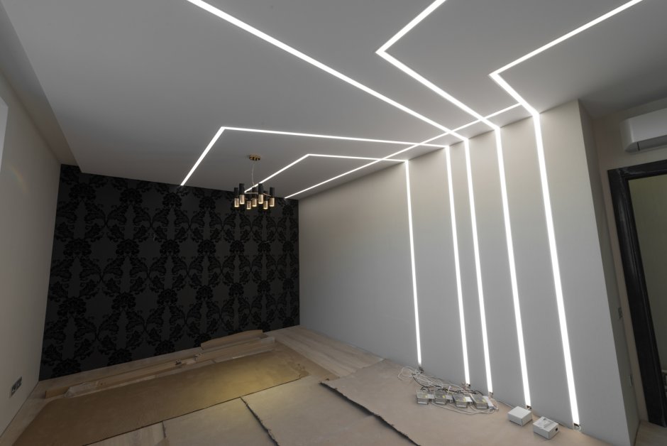 Световые линии на потолке