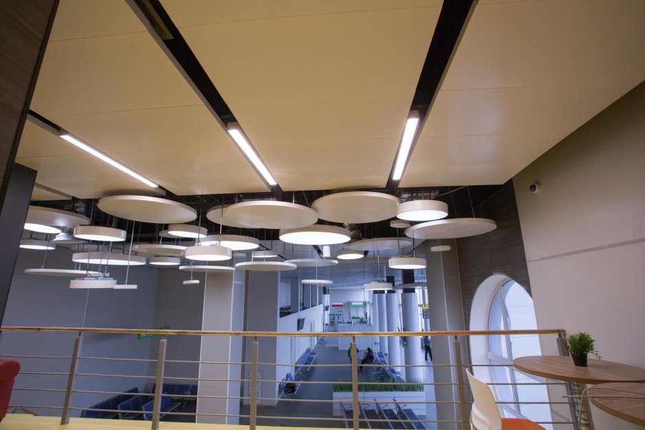 Потолок из сэндвич панелей