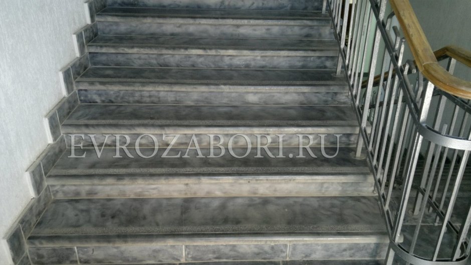 Консольные бетонные ступени