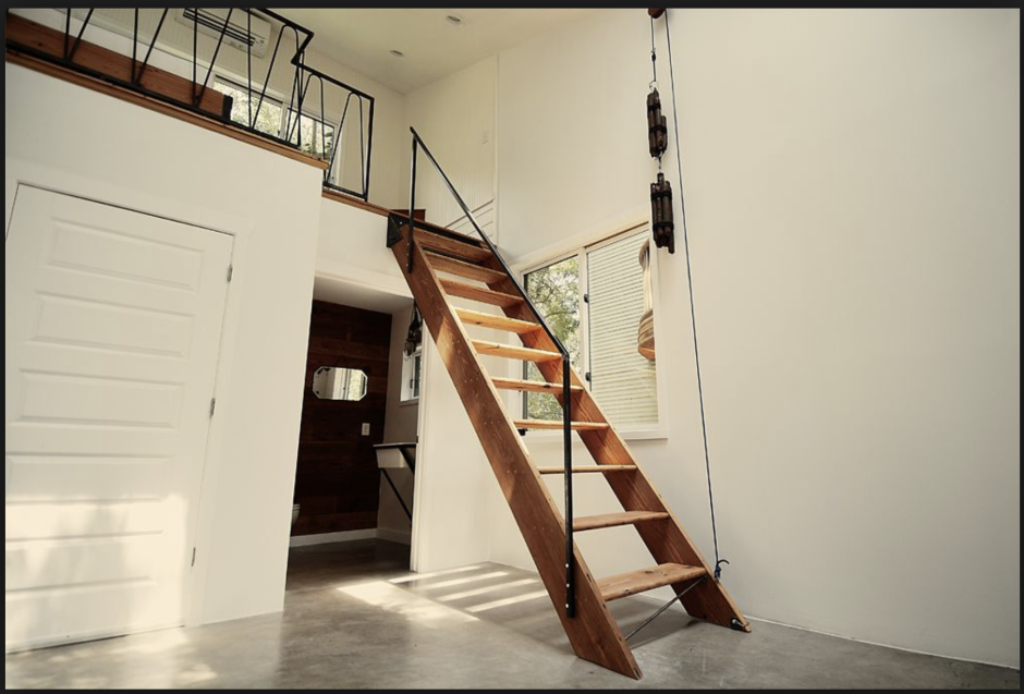 Приставная лестница на Антресоль