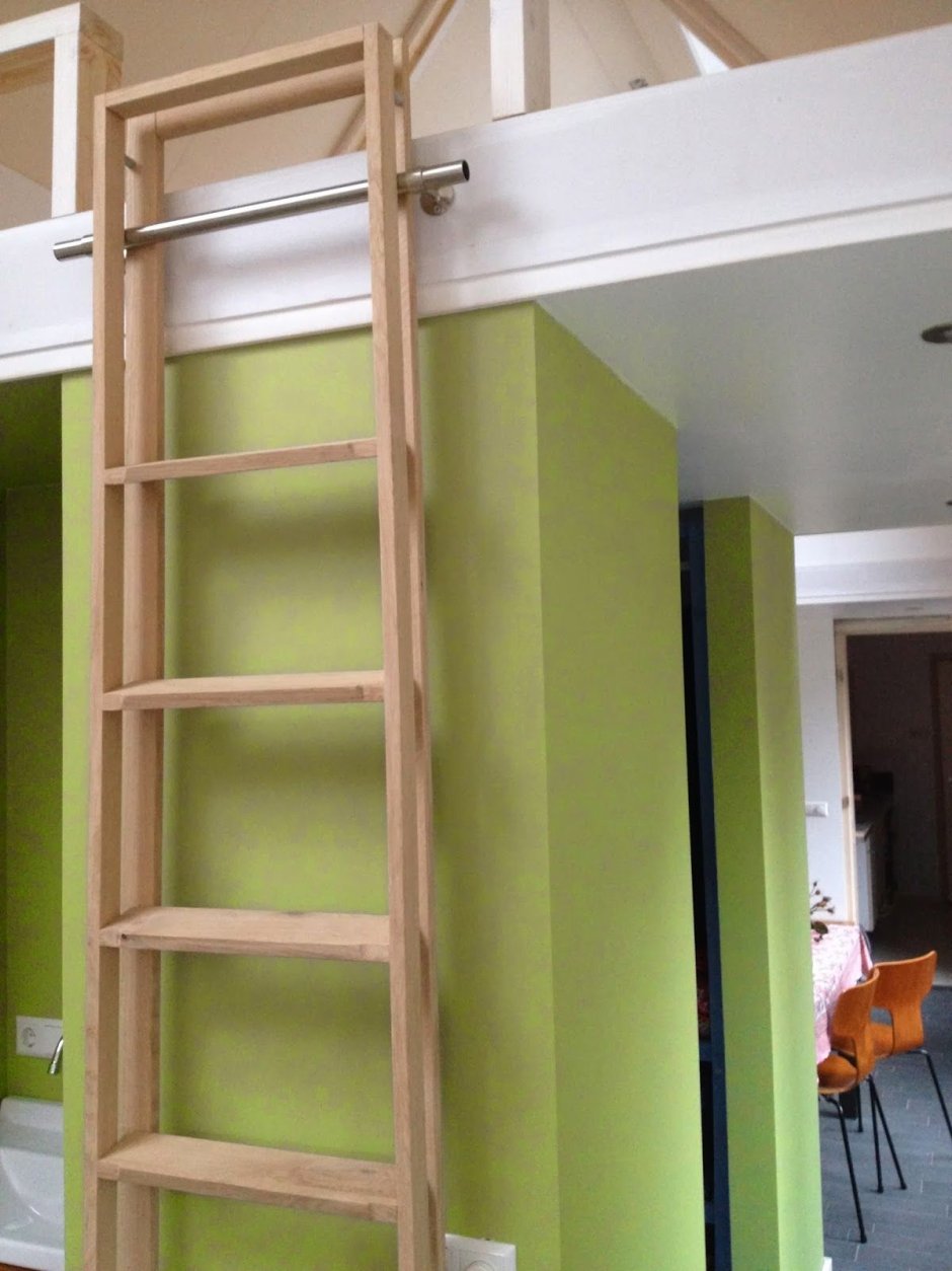 Приставная лестница Тини Хаус