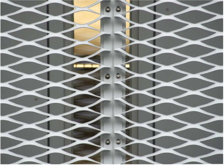 Просечно перфорированный алюминиевый профиль