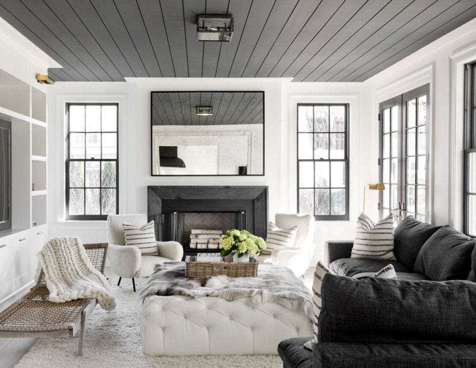 Синий потолок в спальне