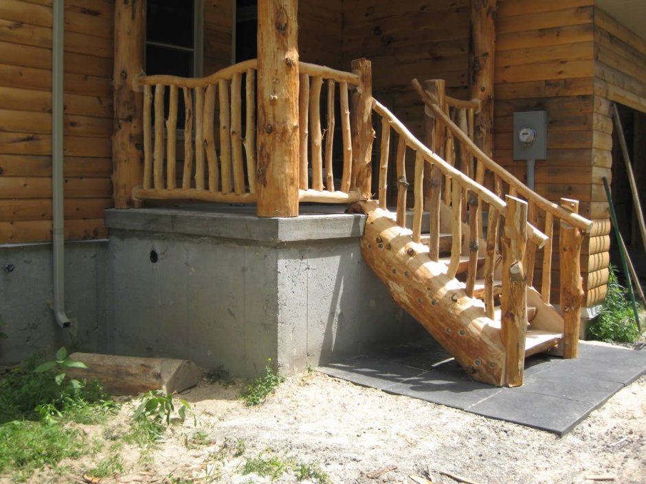 Лестница к дому наружная деревянная