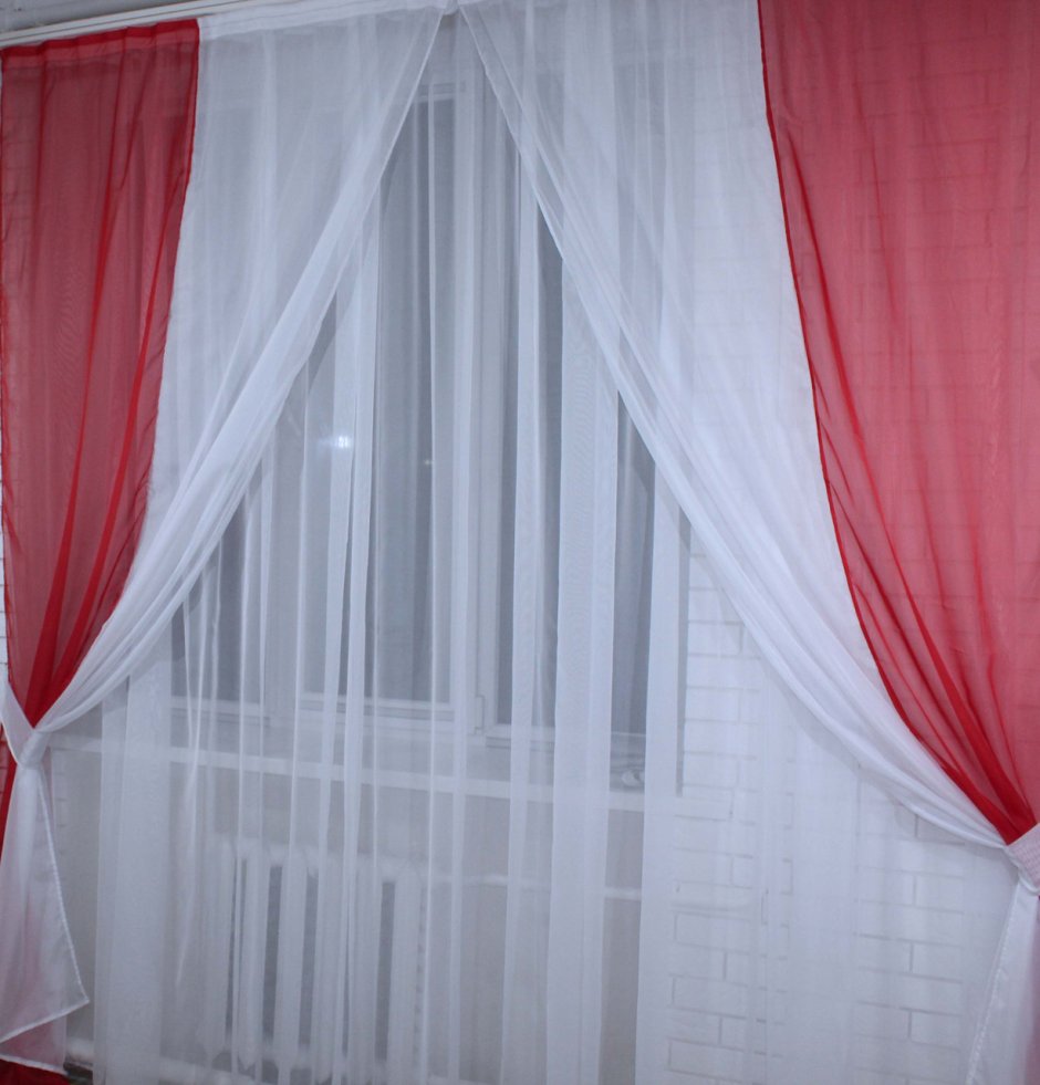 Тюль белая с красным