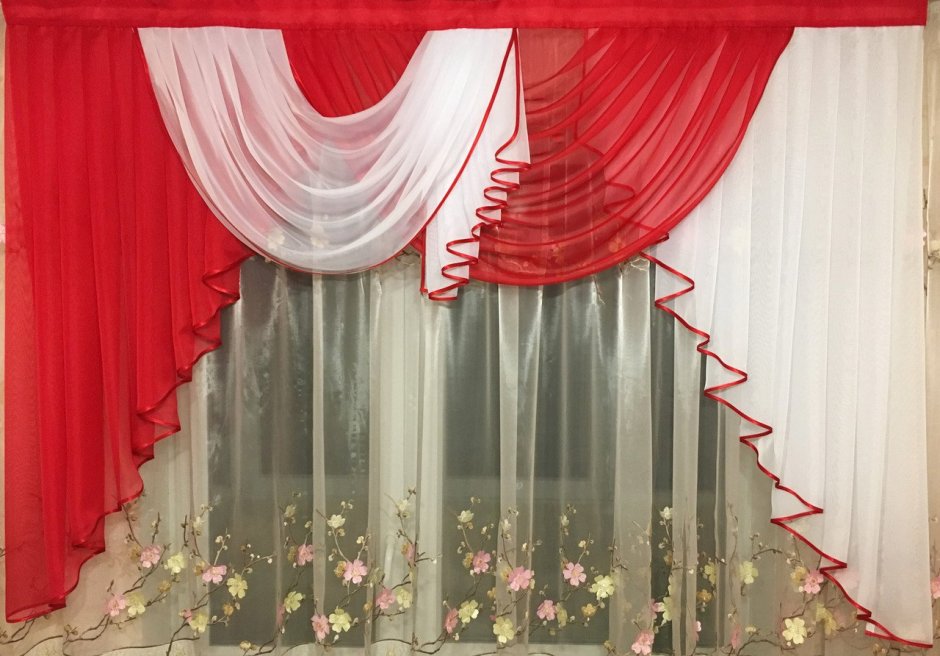 Красные шторы с ламбрекеном