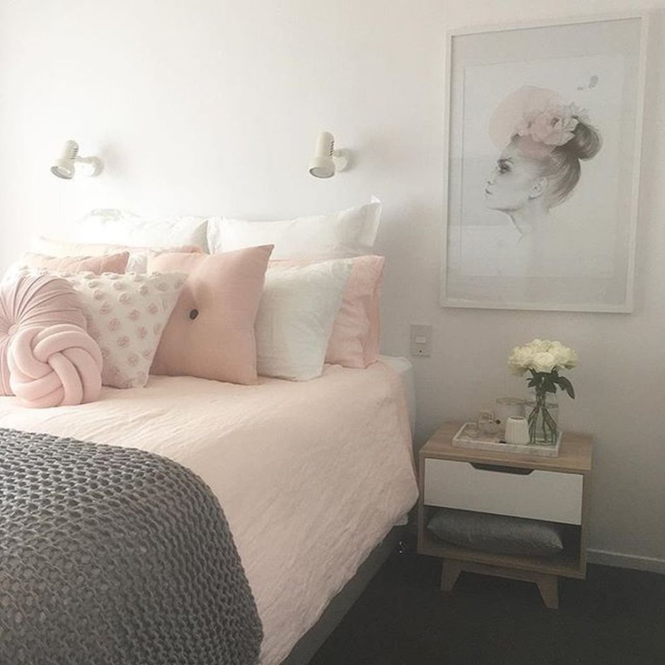 Бежево розовая спальня в скандинавском стиле