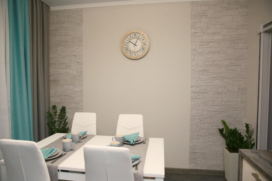 Обои под кирпич в интерьере кухни комбинированные