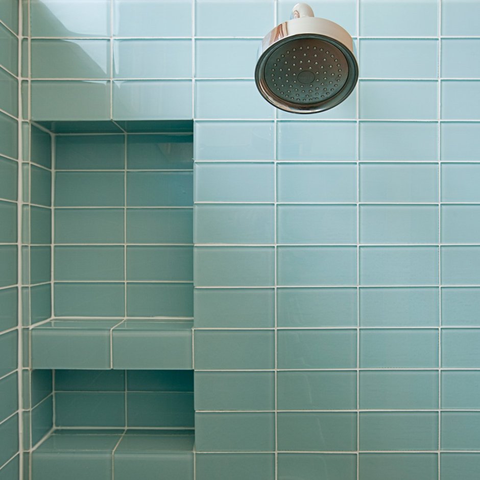 Полки в ванной из плитки