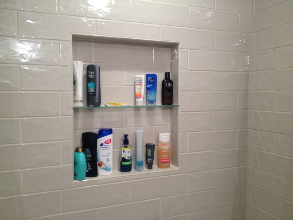 Полки в ванной из плитки