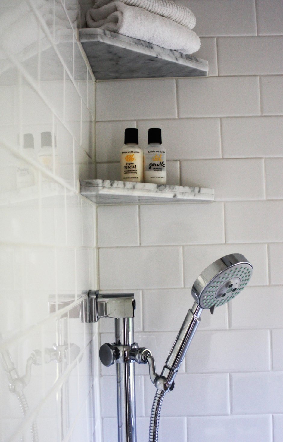 Полки в ванную комнату