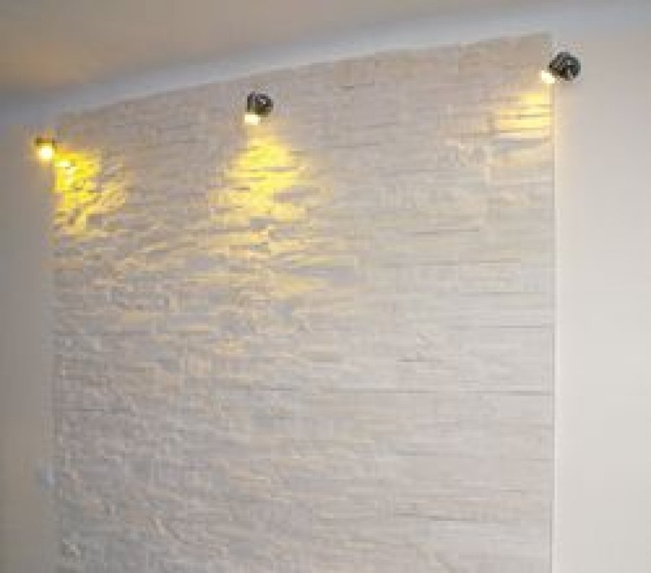 Светильники на стене из декоративного камня