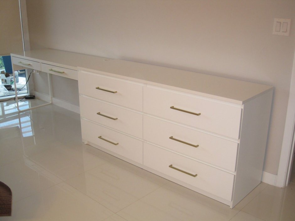 Шкаф со встроенным комодом в спальню