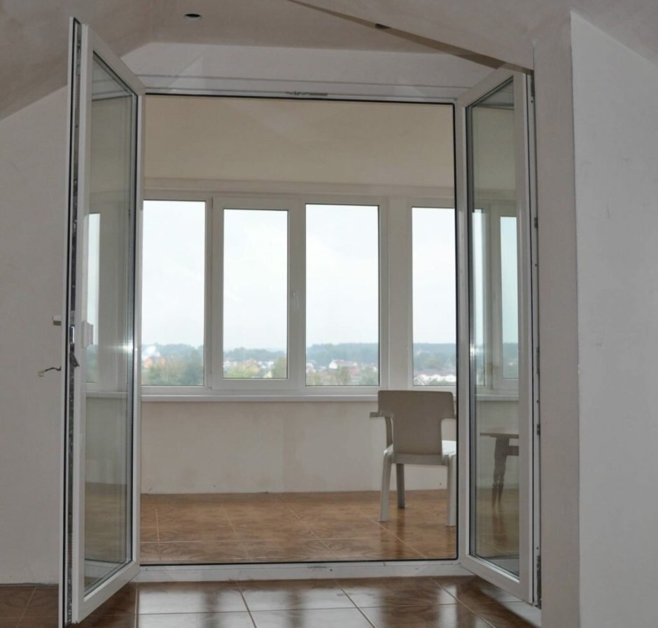 Распашные двери на лоджию