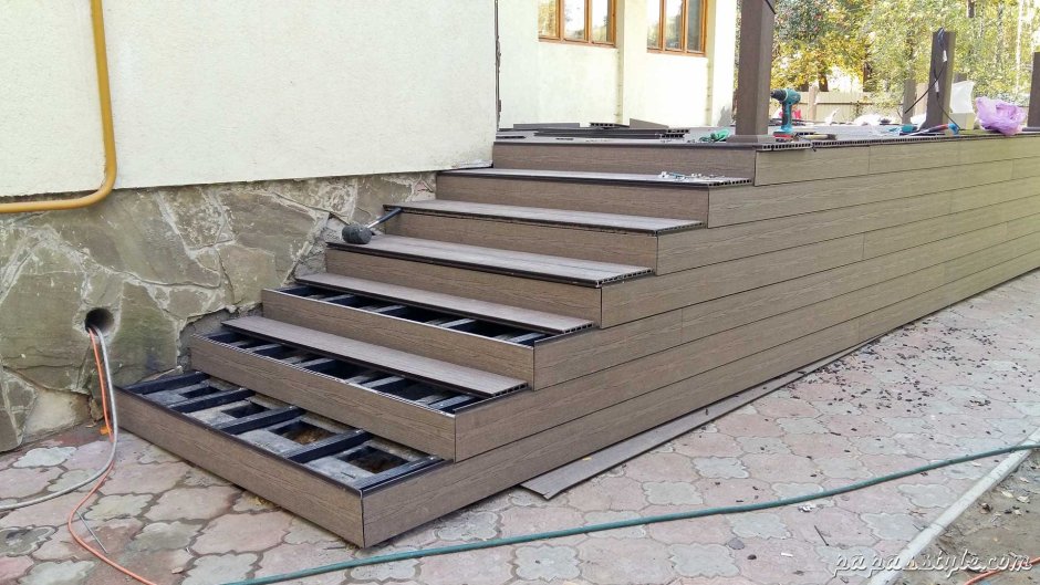 Резиновая крошка на ступени