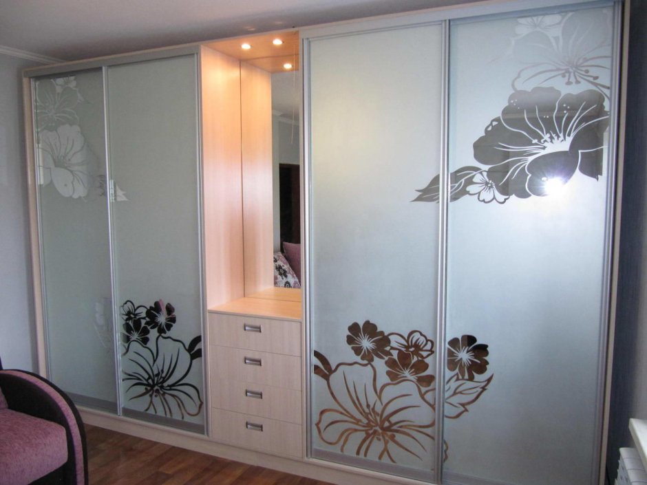 Шкаф с телевизором в спальню