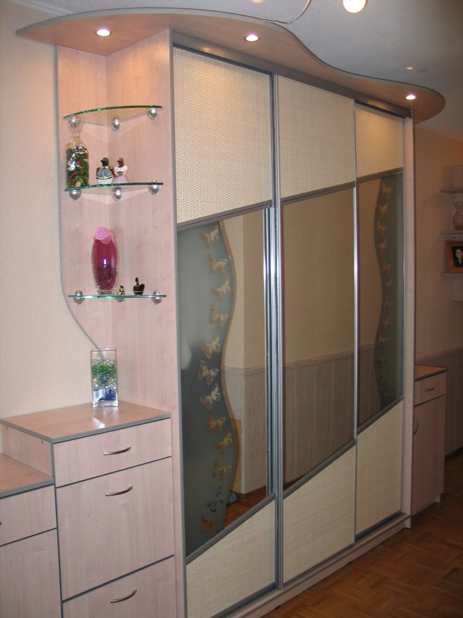 Шкаф купе с комодом и зеркалом в прихожую