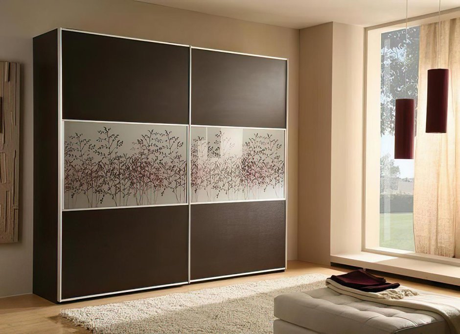 Комод с раздвижными дверцами