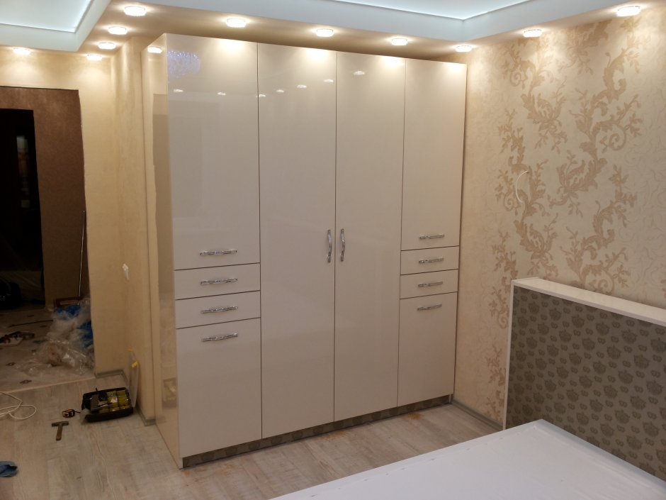 Комод с зеркалом в прихожую