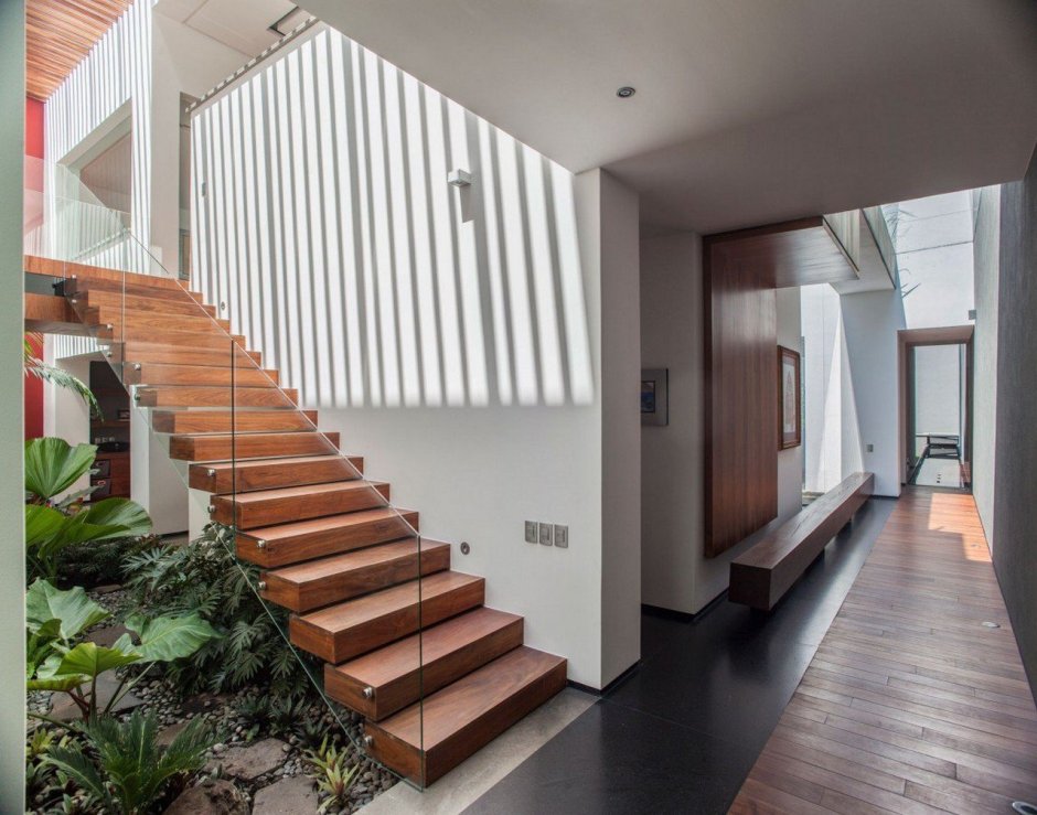 Перегородка под лестницей