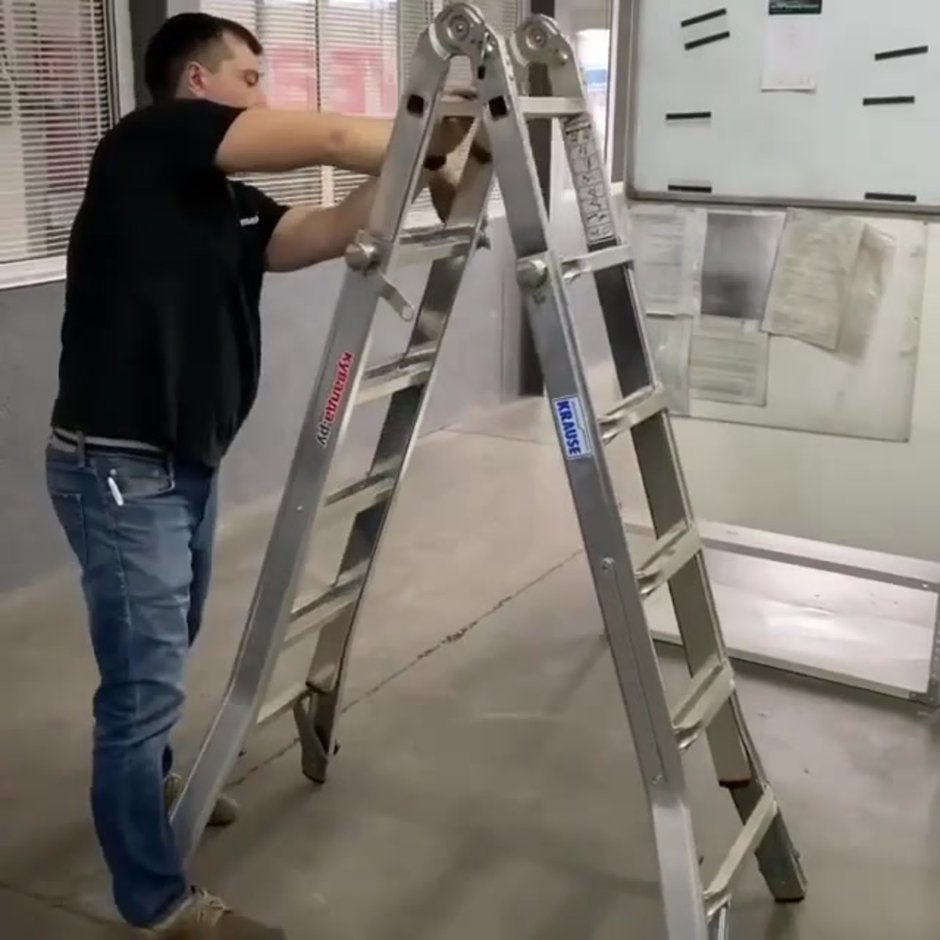 Шарнир для лестницы