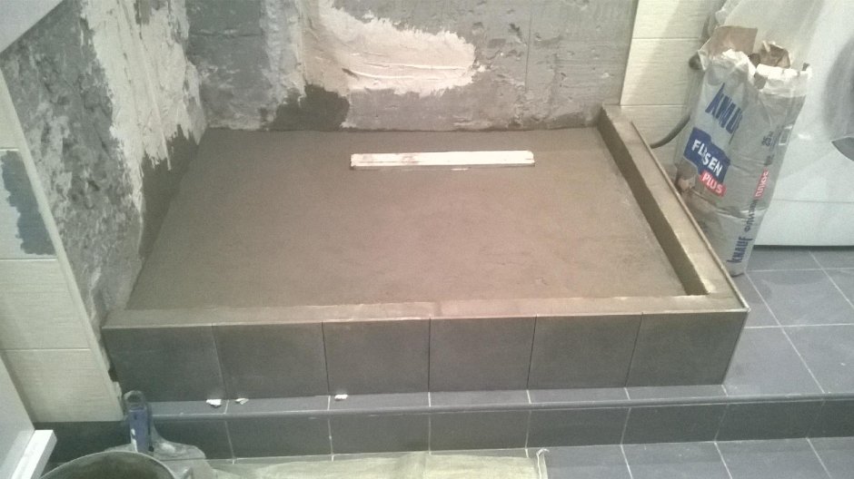 Душевой поддон из плитки с бортиком размер