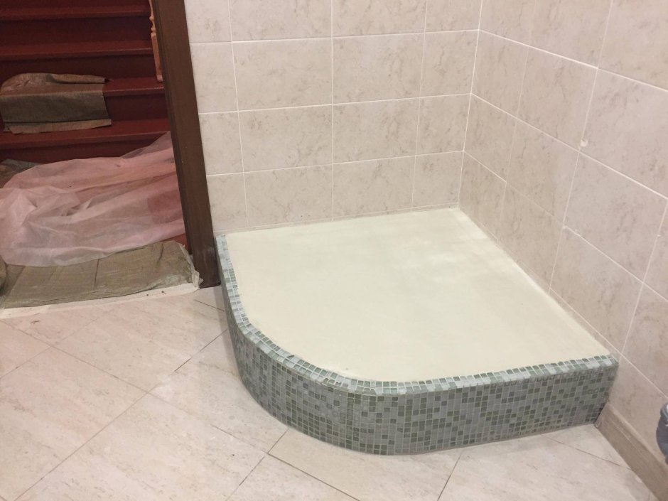 Подиум из кирпича для душевого поддона 180х100