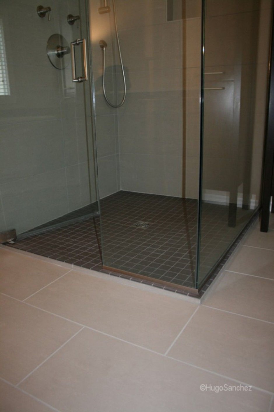 Душевая кабина на подиуме