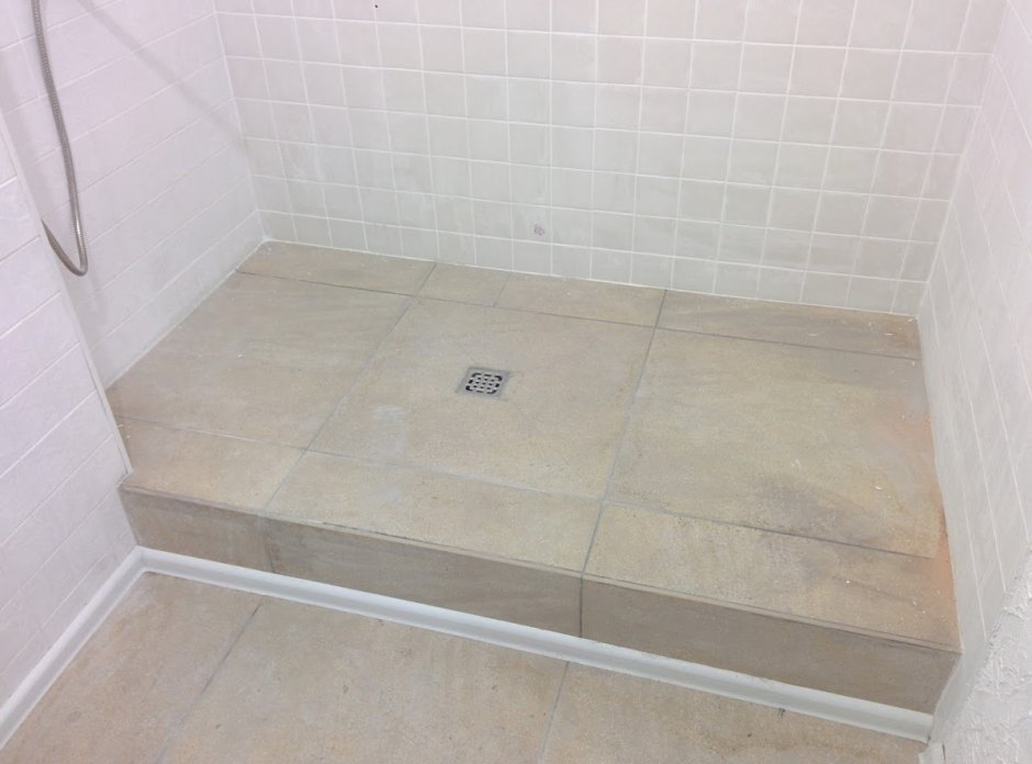 Подиум для душевой кабины из плитки 75х75