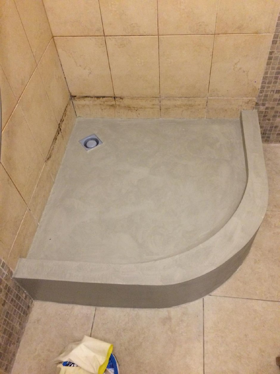 Полукруглый поддон из плитки