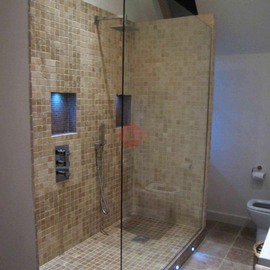 Душевая из плитки со стеклом