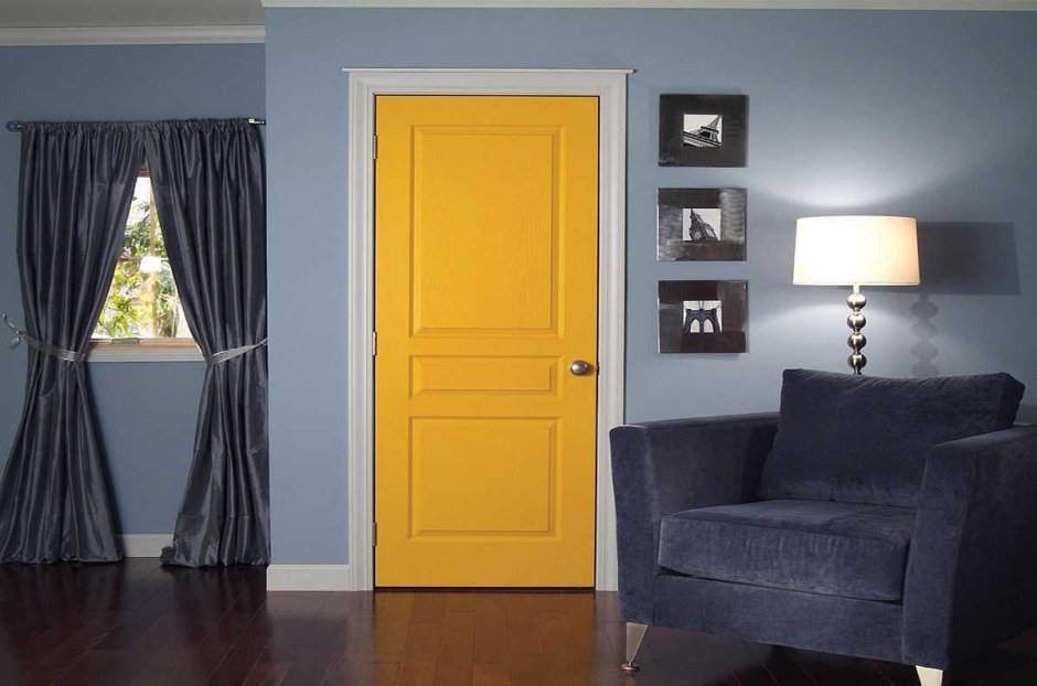 Сочетание желтых дверей
