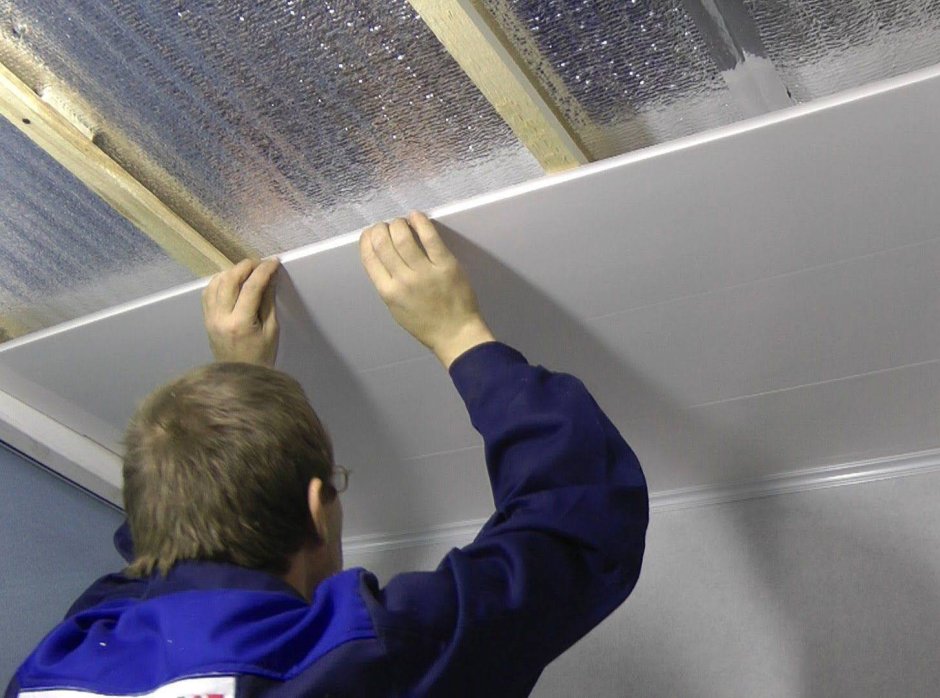 Потолок из панелей ПВХ