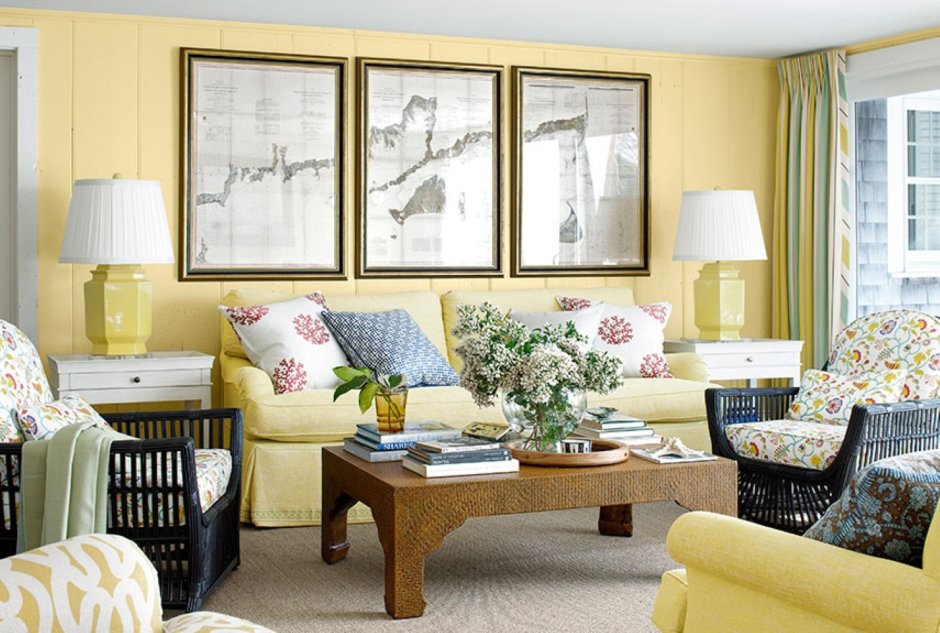 Бледно-желтый цвет в интерьере гостиной